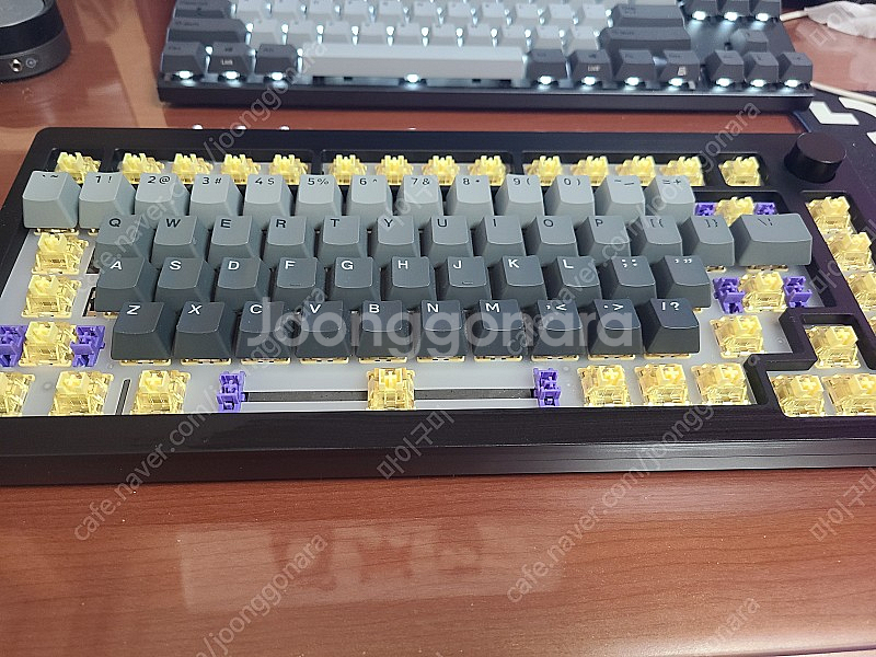 몬스긱(Monsgeek) m1w 블랙 크림옐로우축 유무...--0