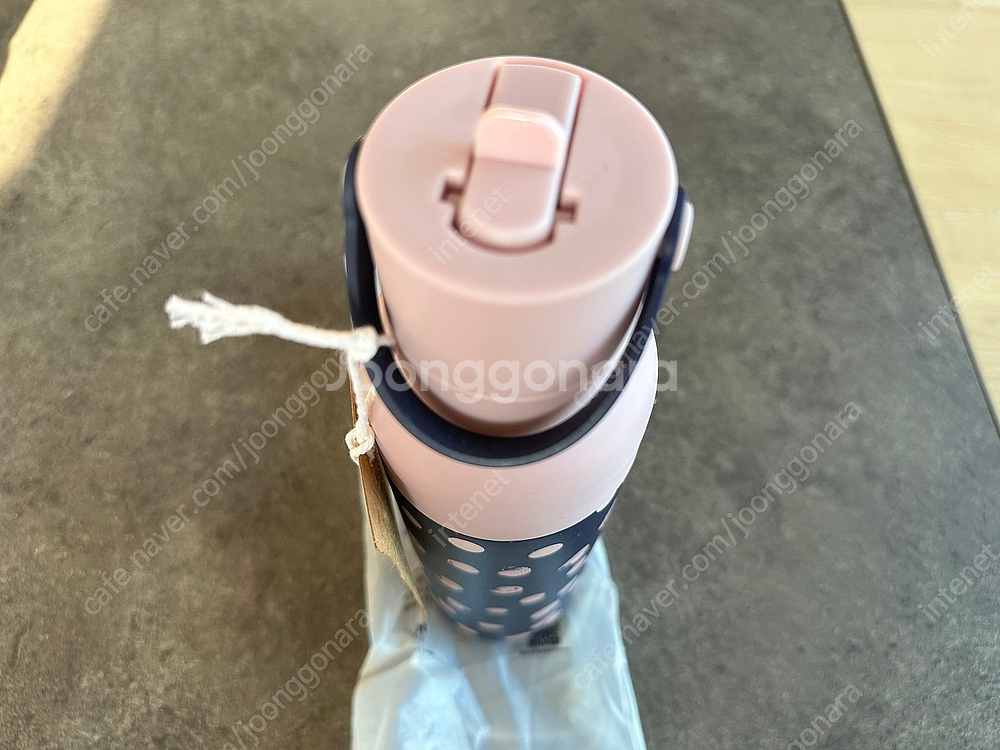 룬드런던 스포츠보틀 500ml 인디고/핑크닷 판매합니다--2