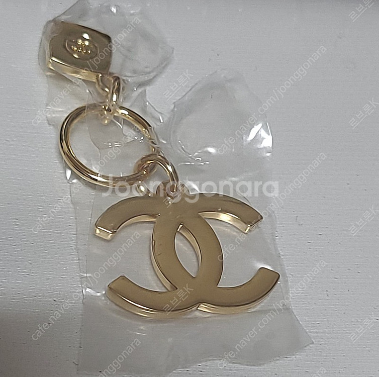 샤넬 홀리데이 로고 참 키링--0