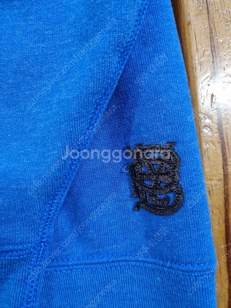 버버리 맨투맨 100사이즈--2