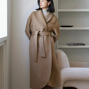 엘보른 Rounded-edge Robe Coat