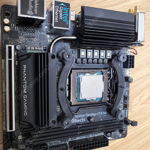 반본체 팝니다 8700k+z390팬텀itx+ddr4 3200cl14 8*2=16+pm981a 1tb+nh-d15흑투아