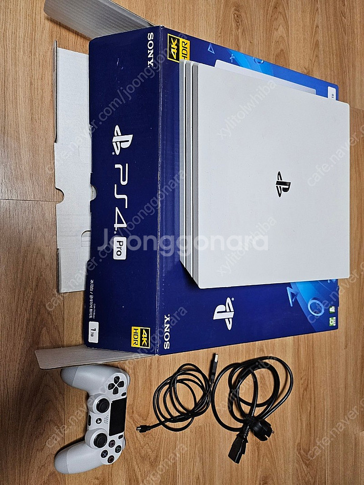 PS4 PRO 1TB 화이트 A급 팝니다.--0