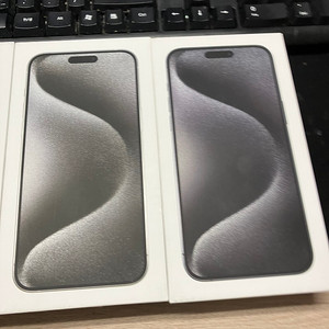 부산 아이폰15프로맥스 미개봉 새상품 15PRO MAX 블랙 화이트 티타늄 256기가 미개봉 새상품 170만원