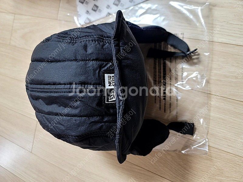 새상품 뉴에라 패딩 트래퍼 귀달이모자입니다--2