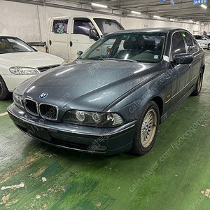 BMW E39 전기형 부품차 각개합니다 휠타이어,시트,내장재,우드,핸들,기어봉,앞범퍼,뒷범퍼,후미등,전조등,공조기,트렁크,사이드미러,엔진,미션부품,센터콘솔,디퍼런셜,데후,커튼