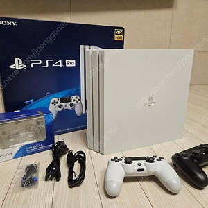 플레이스테이션 PS4 Pro 1TB 흰색 상태최상_ 컨트롤러1개