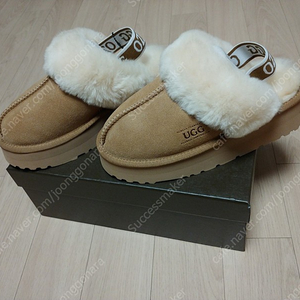 [새상품] 23FW 호주어그 240 245플랫폼 슬리퍼 밴딩UGG PLATFROM SLIPPER OB724