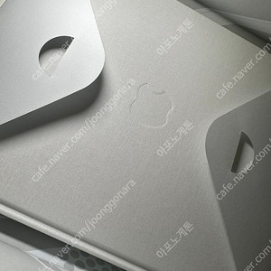 Designed by Apple in California 작은버전