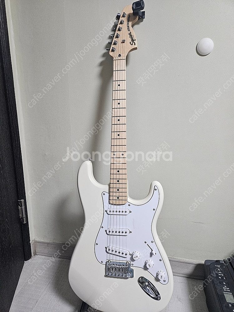 SQUIER AFFINITY STRAT MN WPG O...--0