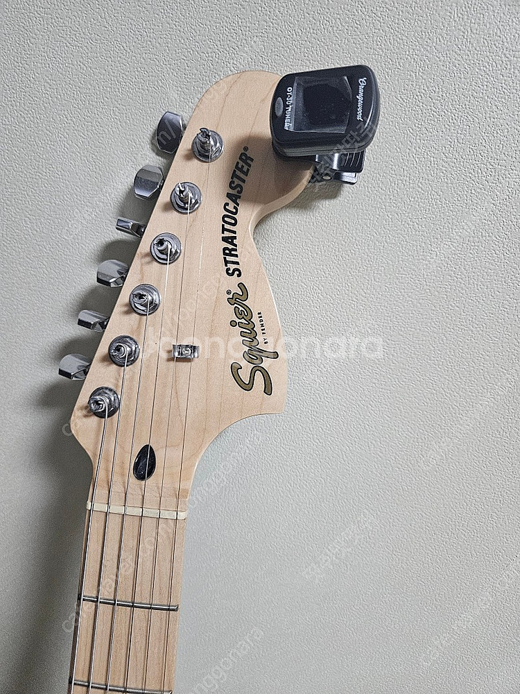 SQUIER AFFINITY STRAT MN WPG O...--1