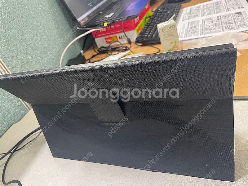 휴대용 모니터 15.6인치 팝니다--2