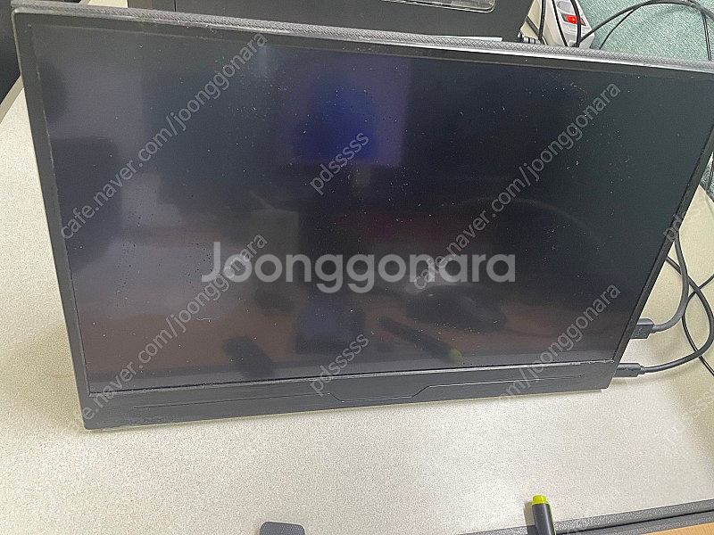 휴대용 모니터 15.6인치 팝니다--4