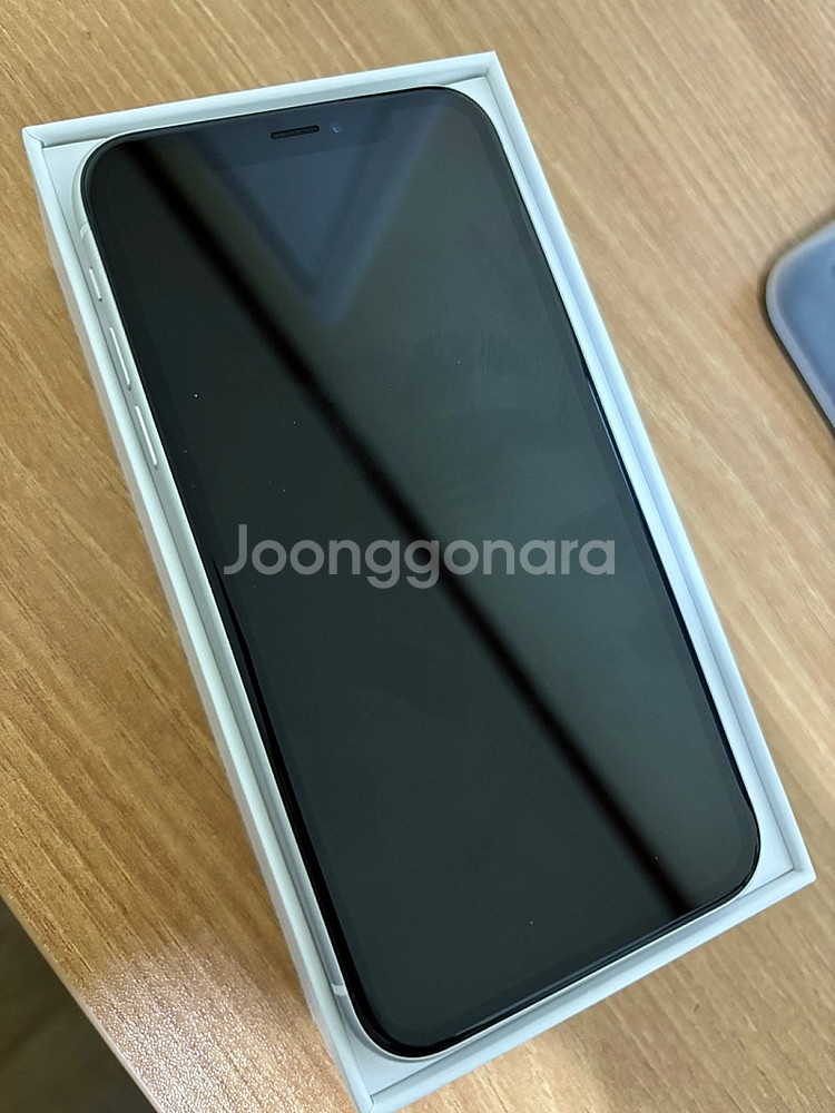 아이폰xr 64gb 화이트 18만원에 팝니다.--6
