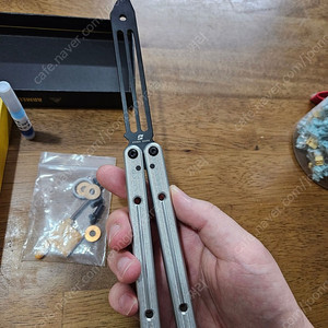 발리송 Armed shark회사의 Squidtranier V4 팝니다