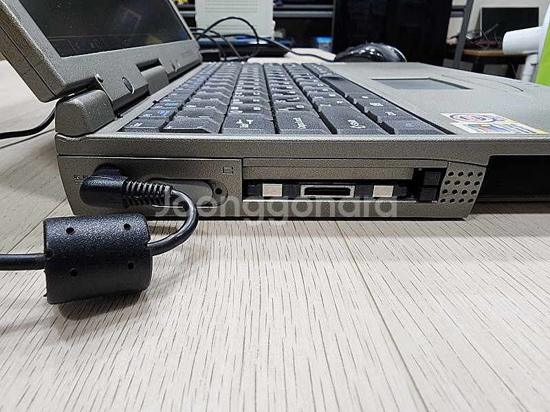 고전 노트북 펜티엄3 600Mhz 윈도우98 삼보노트북--3