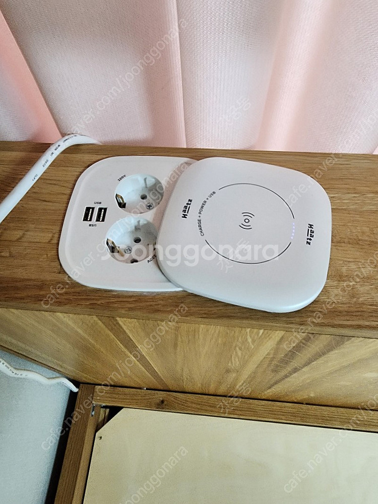 한디자인그룹 원목 침대 프레임 라지킹 사이즈 1800x2000(멀티탭+무선충전기)--2