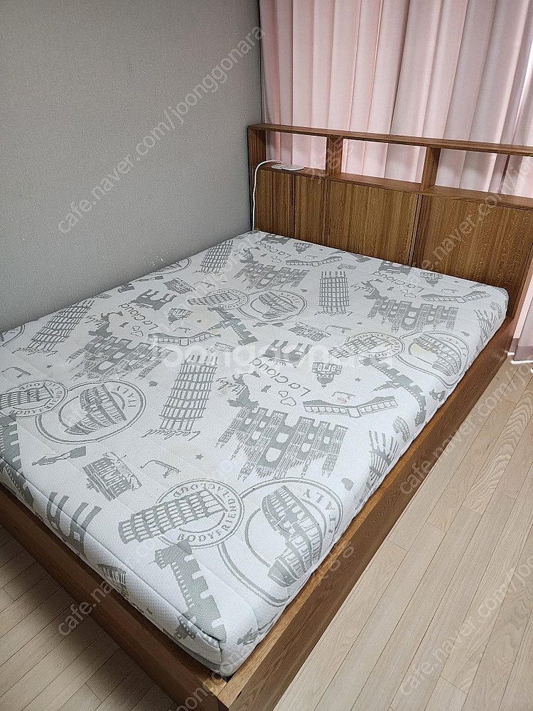 한디자인그룹 원목 침대 프레임 라지킹 사이즈 1800x2000(멀티탭+무선충전기)--3