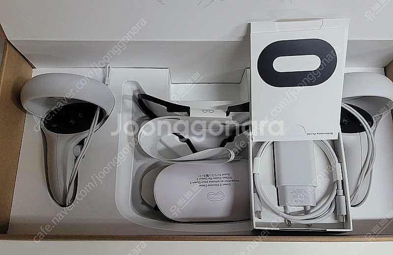 메타 오큘러스 퀘스트2 풀박스 + 앨리트스트랩(+정품가방) + Anker 충전독 팝니다--4