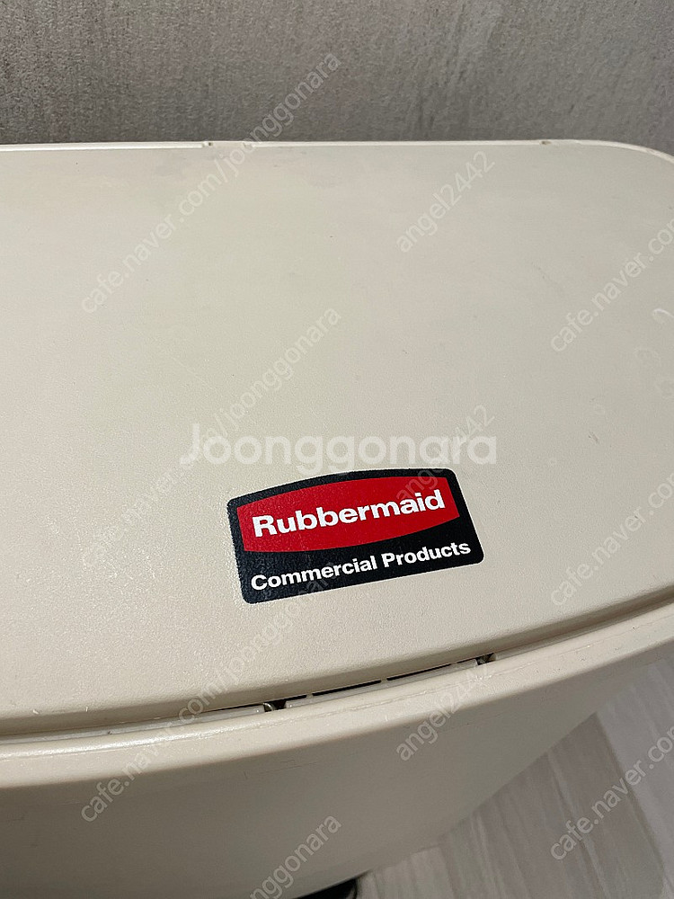 러버메이드 페달 쓰레기통 90리터 팝니다--2