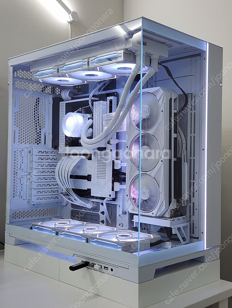 리안리 O11D EVO XL 케이스 화이트--0