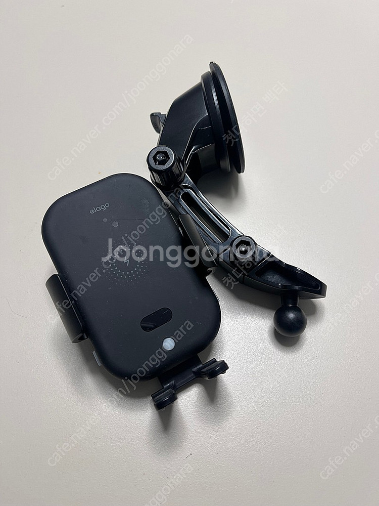 엘라고 차량용 고속 무선 충전 거치대 팝니다--1
