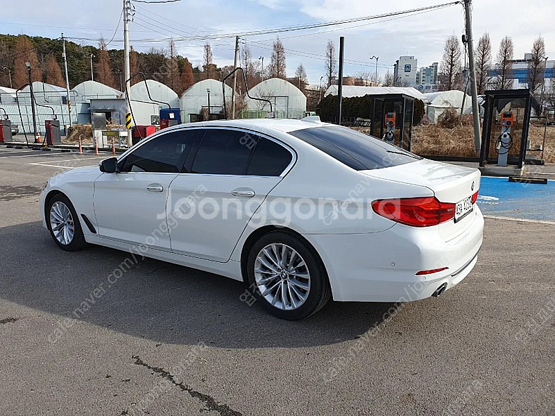 BMW G30 520d 2륜 흰색 브라운모카시트--4