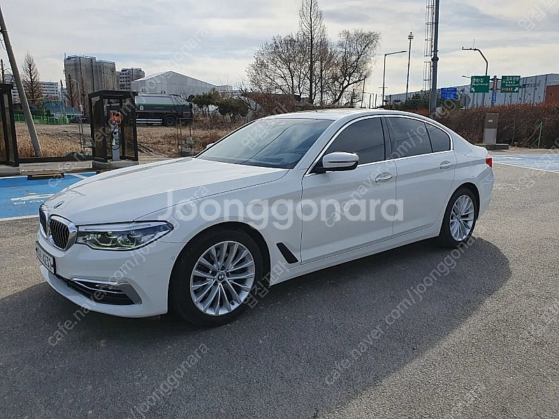 BMW G30 520d 2륜 흰색 브라운모카시트--5