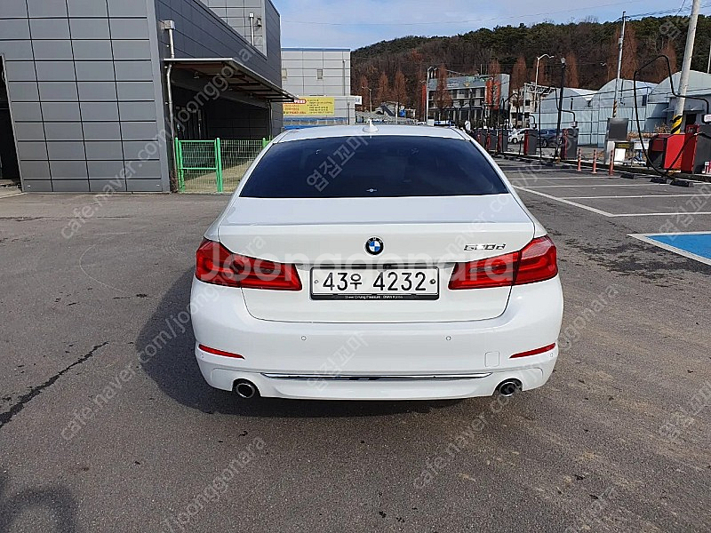 BMW G30 520d 2륜 흰색 브라운모카시트--6