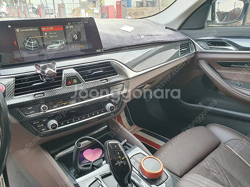 BMW G30 520d 2륜 흰색 브라운모카시트--9