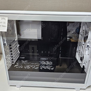 Fractal Design Meshify 2 Lite Clear 강화유리 화이트 팝니다.