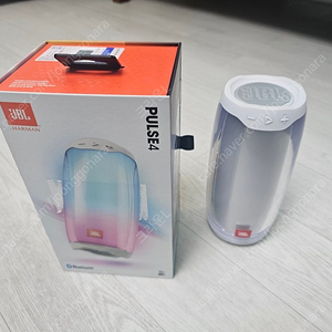 JBL 펄스4 스피커 팝니다.