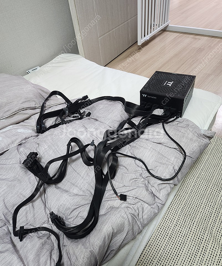 써멀테이크 1050w 플래티넘 풀모듈러--2