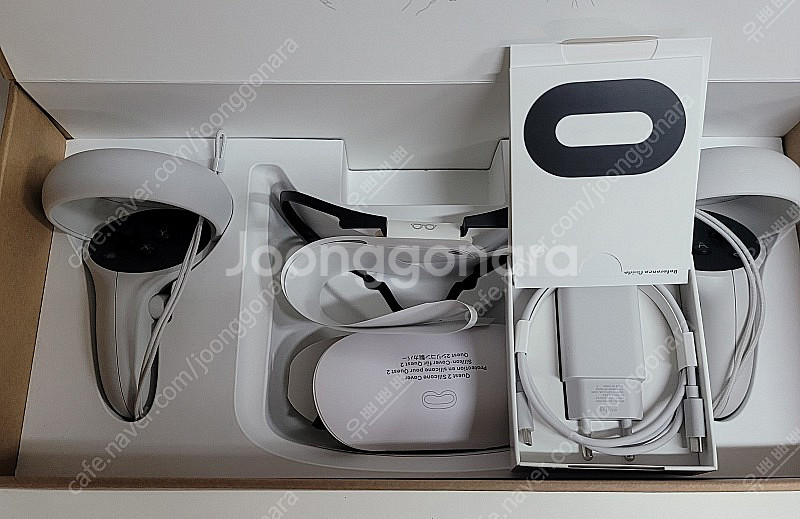 메타 오큘러스 퀘스트2 풀박스 + 앨리트스트랩(+정품가방) 팝니다--4