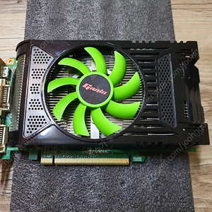 그래픽 카드 GTX550TI 입니다.