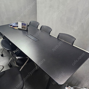 사무실 이사하며 깨끗한 회의실 책상 판매합니다 2400 x 900