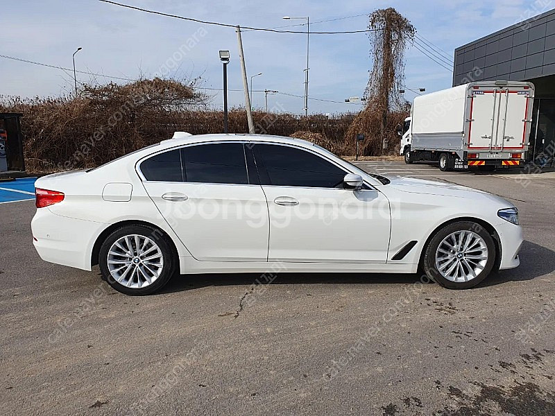 (서울천안아산)BMW G30 520d 2륜 흰색 브라운...--3