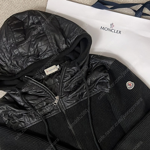 MONCLER 몽클레어 니트패딩 초급처