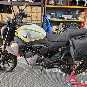 쿼터급 네이키드 CFMOTO 300CLX