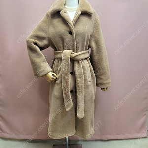 에잇세컨즈 시어링 벨티드 퍼코트