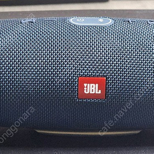 JBL Charge 4(정품+거의 신품+휴대용 예쁜케이스포함+정품 BOX) (택배거래가능)