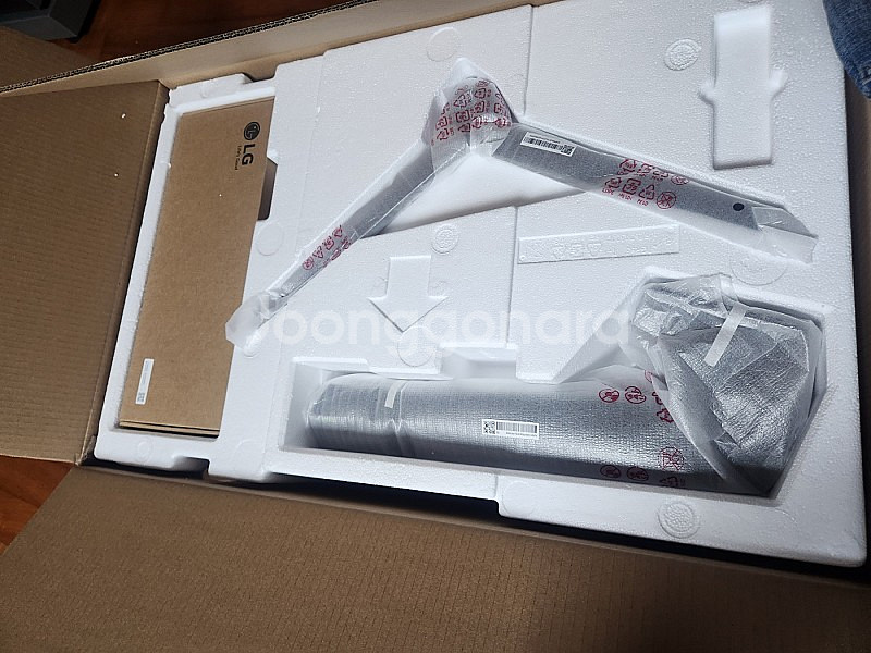 LG 27GR95QE 27인치 OLED 모니터 새상품--2