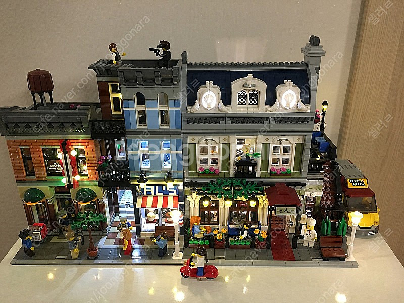 레고 10243 파리레스토랑, 10246 탐정사무소 led 포함 완성품 판매합니다--1