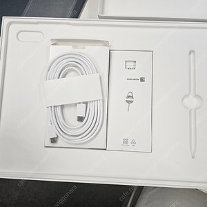 갤럭시탭 S8 울트라 5G 케이스 팝니다(케이블 포함)