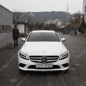 벤츠C클래스 W205 C220 d 아방가르드@중고차@중고차매입@전액할부@저신용자@신불자@소액할부@현금@카드 전부 가능합니다!