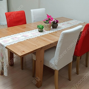크기 변형가능한 원목식탁과 의자(4개) 팝니다.