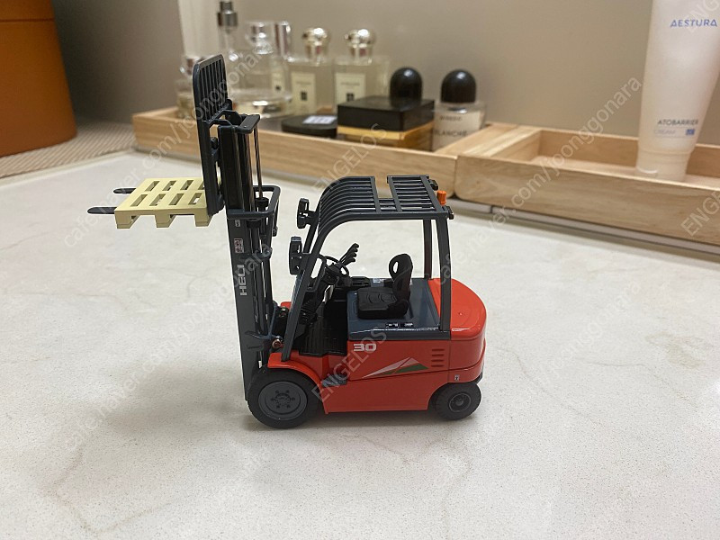 헬리지게차 미니어처로 두산지게차 또는 현대지게차 미니어처 구해요--1