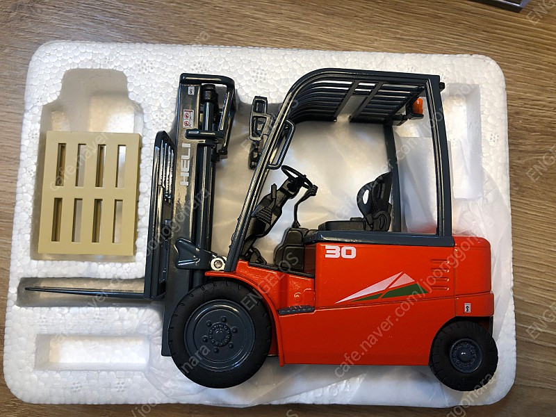 헬리지게차 미니어처로 두산지게차 또는 현대지게차 미니어처 구해요--2