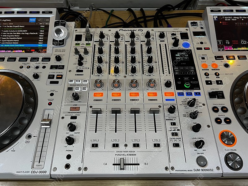 djm 900 nxs2 white