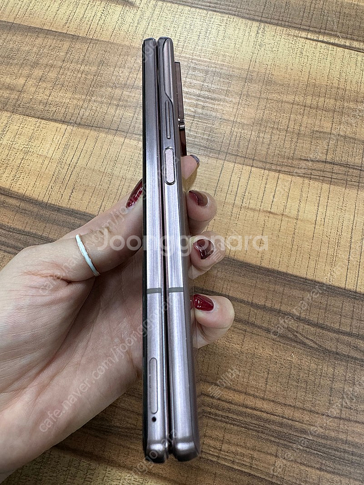 갤럭시 폴드2 팝니다--8